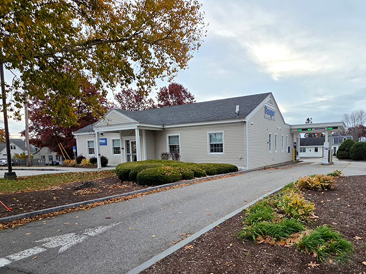 Drive up lane at Bangor Savings Bank in Searsport