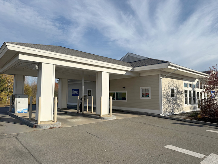 Drive up lane in Lincoln, Maine