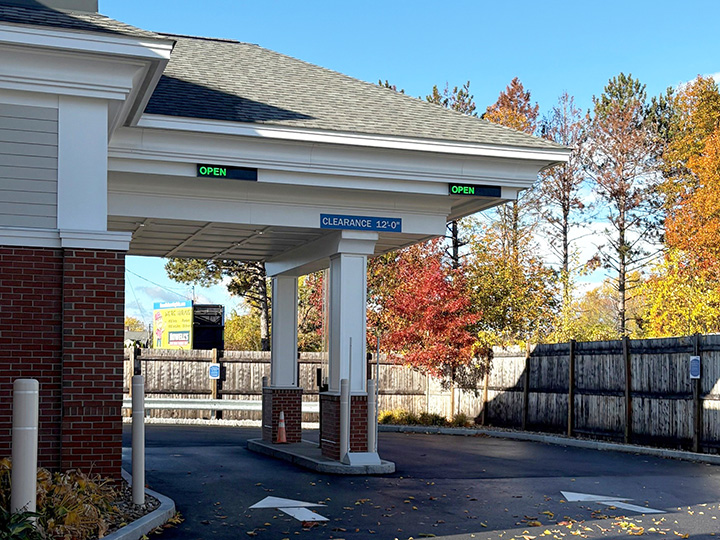 Drive up lane on Baker Street in Manchester