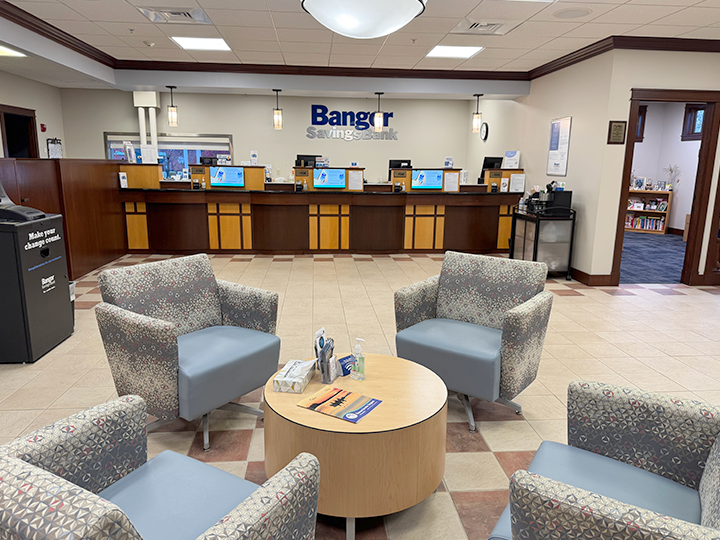 Waiting area in Damariscotta