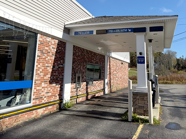 Boothbay, Maine branch drive-up lane with ATM - Bangor Savings Bank